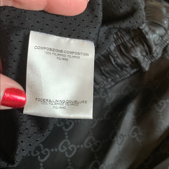 Vintage Gucci Black Bomber Jacket with Hoodie and 2009 Logo Pattern - Picture 12 of 16